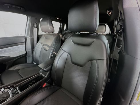 Used 2024 Jeep Compass Latitude image 19