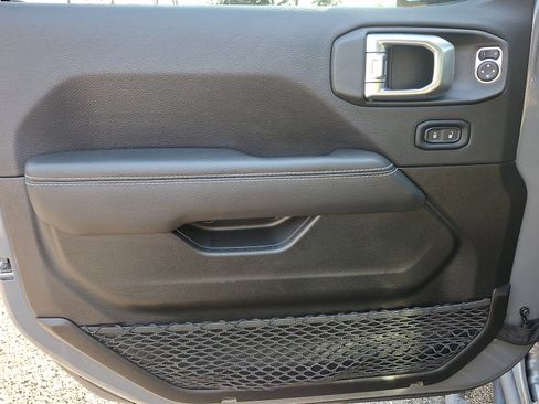 Used 2022 Jeep Wrangler Unlimited Sahara w/ Cold Weather Group image 13