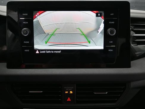 Used 2026 Volkswagen Jetta SE FWD image 17