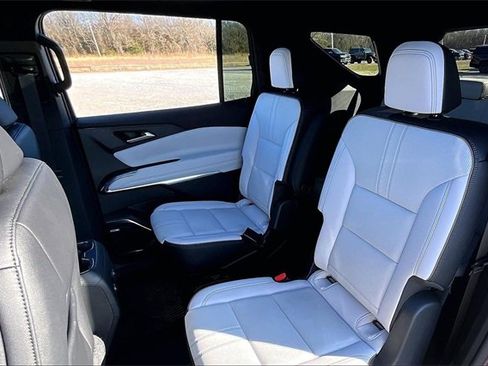 Used 2025 Chevrolet Traverse High Country image 22