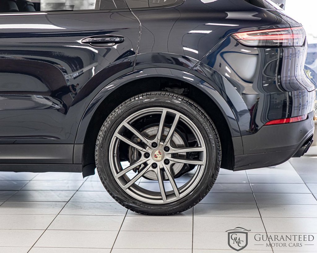 Used 2023 Porsche Cayenne w/ Premium Package AWD/4WD image 8