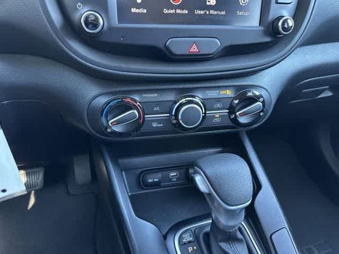 Used 2025 Kia Soul LX w/ LX Technology Package FWD image 23
