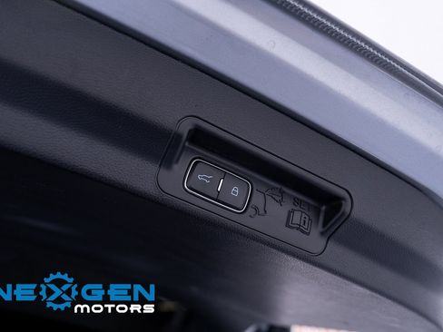 Used 2023 Ford Explorer Limited image 45