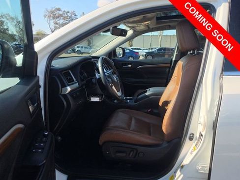 Used 2019 Toyota Highlander Limited Platinum AWD/4WD image 5