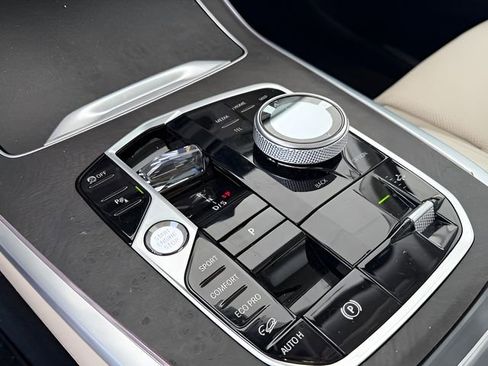 Used 2024 BMW X7 xDrive40i w/ Executive Package image 26