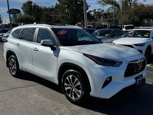 Used 2023 Toyota Highlander L image 13