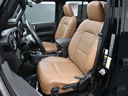 Used 2022 Jeep Wrangler Unlimited Sahara w/ Cold Weather Group AWD/4WD image 13