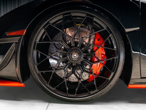 Used 2021 Lamborghini Huracan STO RWD image 26