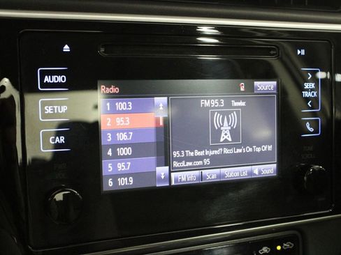 Used 2017 Toyota Corolla LE image 29