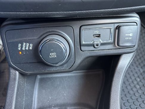 Used 2022 Jeep Renegade Latitude AWD/4WD image 29