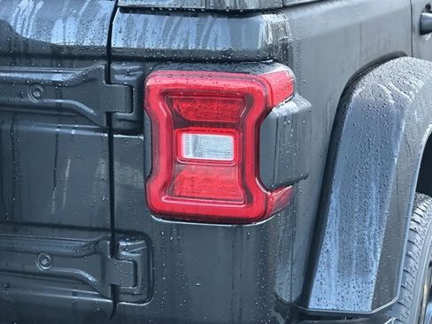 Used 2021 Jeep Wrangler Unlimited Sahara w/ Cold Weather Group image 18