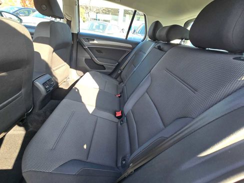 Used 2018 Volkswagen e-Golf SE w/ DC Fast Charging Package image 20