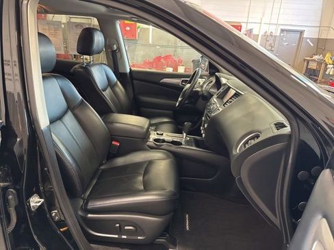 Used 2018 Nissan Pathfinder SL w/ SL Premium Package image 18