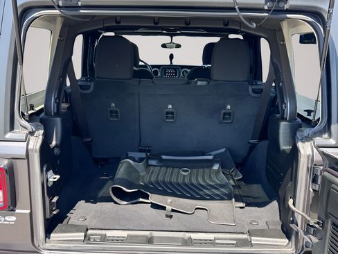 Used 2020 Jeep Wrangler Unlimited Sahara AWD/4WD image 20