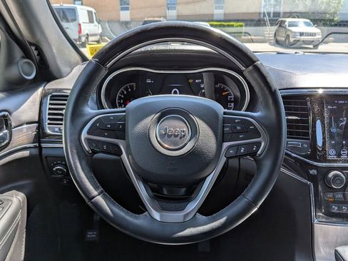 Used 2019 Jeep Grand Cherokee Overland AWD/4WD image 15