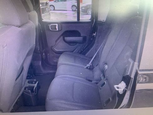 Used 2023 Jeep Gladiator Sport image 7