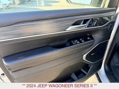 Certified 2024 Jeep Wagoneer Series II w/ Flexible Seating Group AWD/4WD image 11