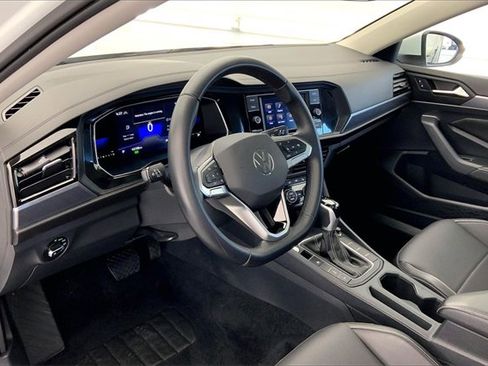 Used 2023 Volkswagen Jetta SE w/ Panoramic Sunroof Package image 14