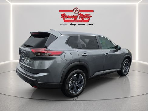 Used 2025 Nissan Rogue SV FWD image 5