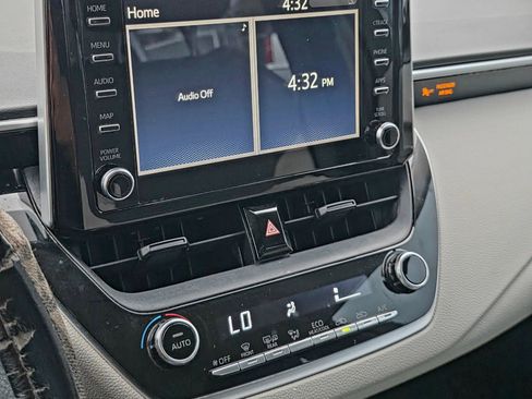 Used 2020 Toyota Corolla LE image 14