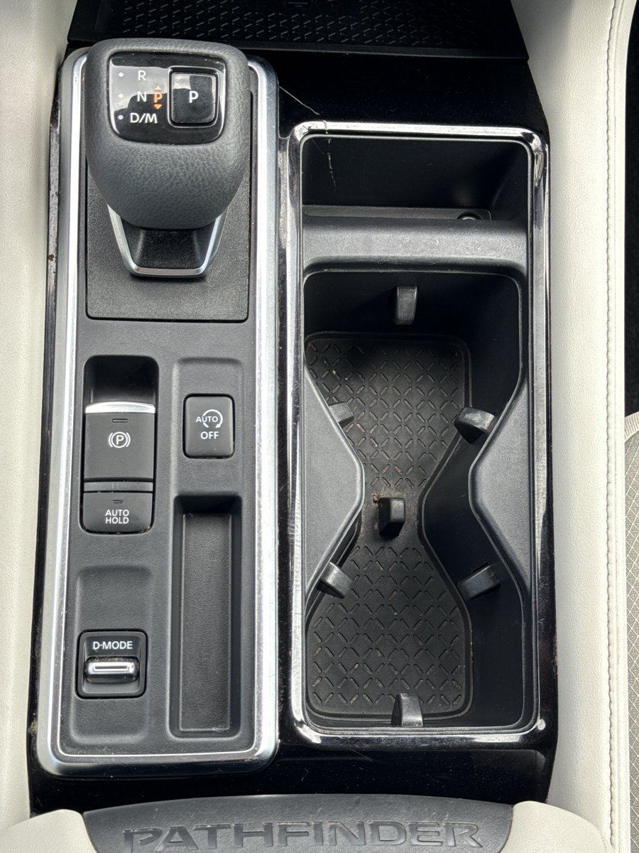 Used 2023 Nissan Pathfinder SL FWD image 31