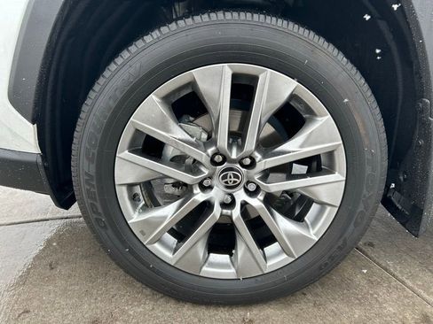 Used 2024 Toyota RAV4 XLE Premium AWD/4WD image 33