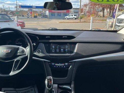 Used 2018 Cadillac XT5 Luxury w/ Driver Awareness Package FWD image 19