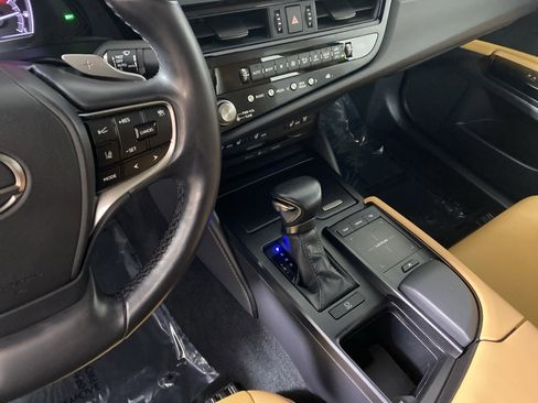 Certified 2022 Lexus ES 350 w/ Premium Package image 16