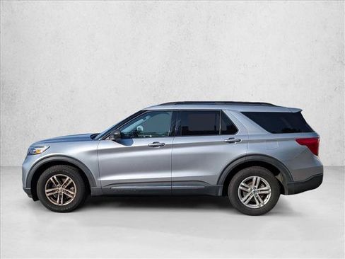 Used 2023 Ford Explorer XLT RWD image 9