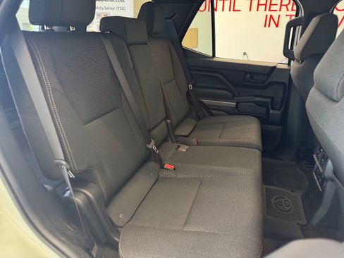 Certified 2025 Toyota 4Runner SR5 AWD/4WD image 18