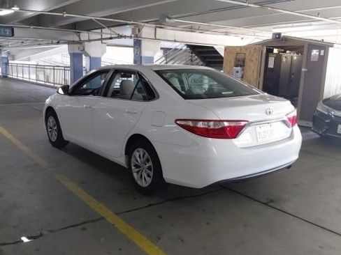 Used 2017 Toyota Camry LE FWD image 4