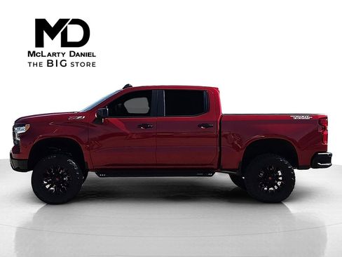 Used 2023 Chevrolet Silverado 1500 LT Trail Boss w/ Convenience Package II image 3