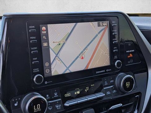 Used 2020 Toyota Highlander XLE image 13