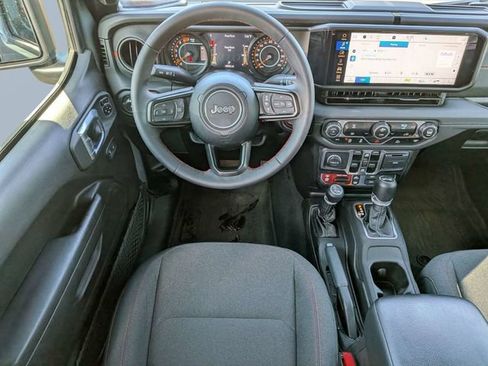 Certified 2024 Jeep Wrangler Unlimited Rubicon AWD/4WD image 18