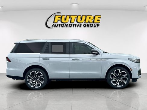 New 2026 Lincoln Navigator Reserve AWD/4WD image 2
