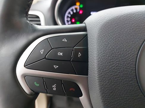 Used 2021 Jeep Grand Cherokee Limited w/ Premium Lighting Group image 18