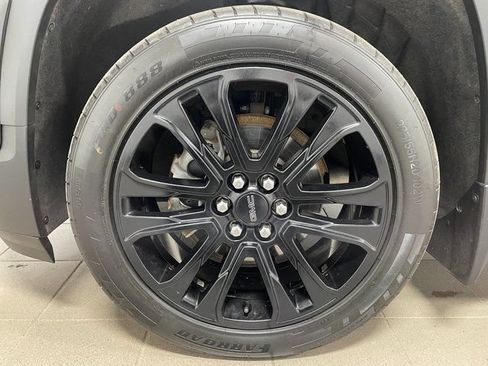 Used 2023 GMC Acadia SLE w/ Elevation Edition AWD/4WD image 7