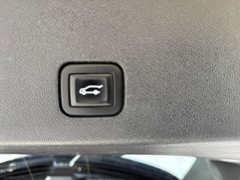 Used 2022 Cadillac XT6 Premium Luxury w/ Technology Package image 38