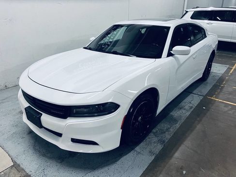 Used 2019 Dodge Charger SXT RWD image 3