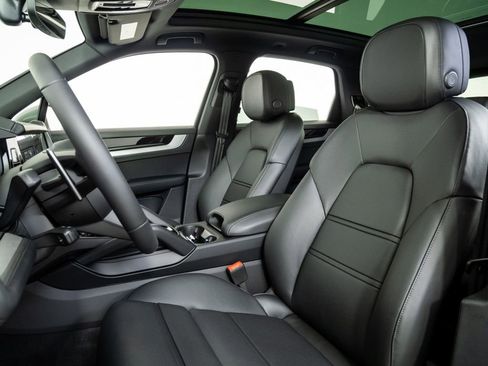 New 2026 Porsche Cayenne AWD/4WD image 5