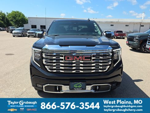 Certified 2022 GMC Sierra 1500 Denali w/ Technology Package AWD/4WD image 3
