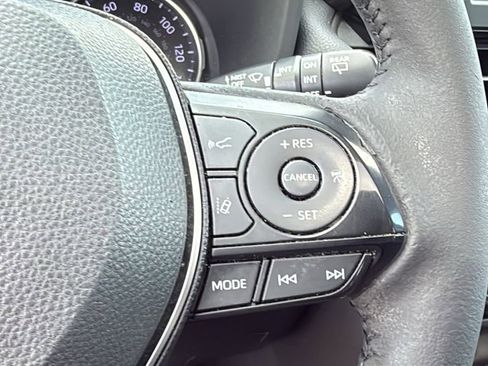 Used 2019 Toyota RAV4 XLE Premium FWD image 27