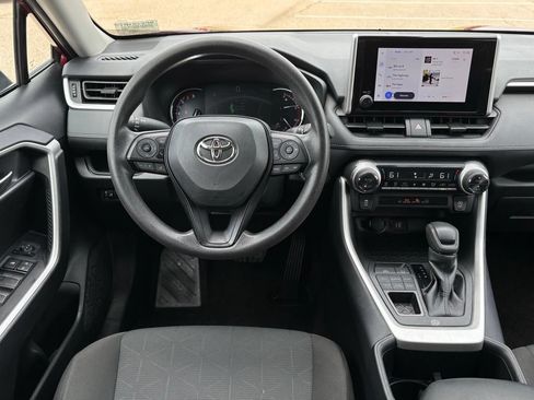 Used 2025 Toyota RAV4 XLE AWD/4WD image 10