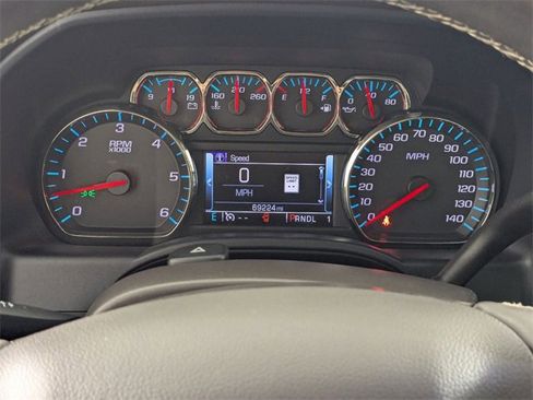 Used 2017 GMC Sierra 2500 SLT w/ Driver Alert Package image 18