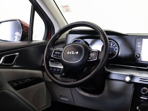Used 2024 Kia Carnival LX FWD image 26