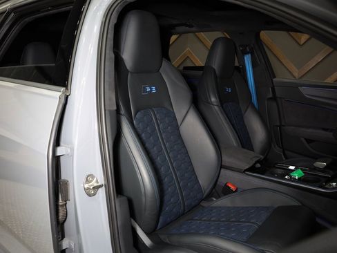 Used 2025 Audi RS 6 performance w/ Blue RS Design Package Plus image 27