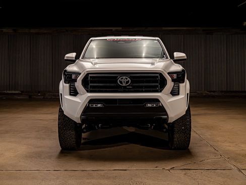 Used 2026 Toyota Tacoma SR5 AWD/4WD image 2