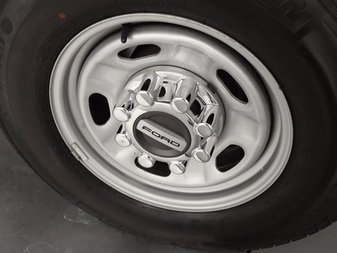 Used 2022 Ford F250 XL w/ Power Equipment Group image 10