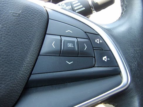 Used 2017 Cadillac XT5 Luxury AWD/4WD image 16