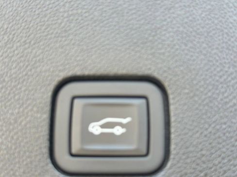 Certified 2024 Cadillac XT6 Premium Luxury image 10